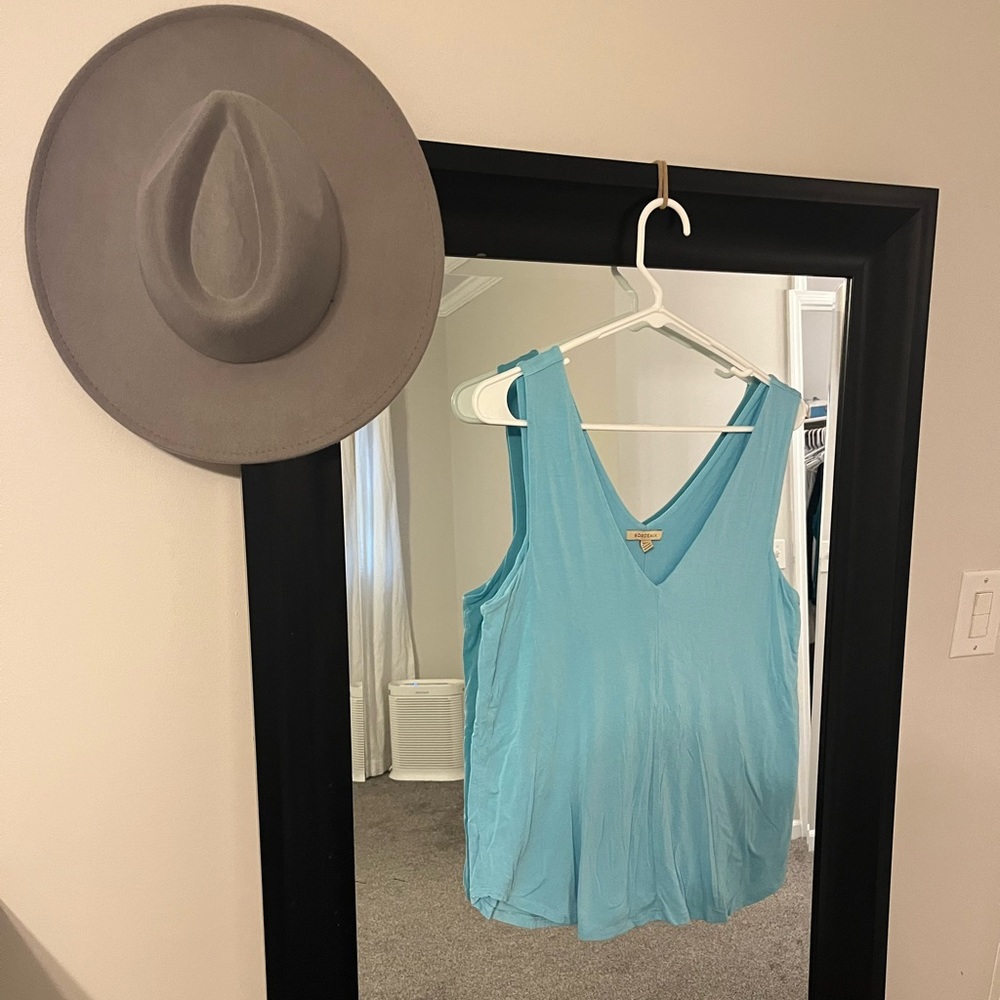 Bordeaux x Anthropologie Blue Swing Tunic Tank Top in
Size Medium